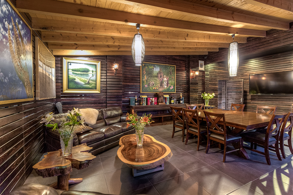 Sala y mesa en Studio 57