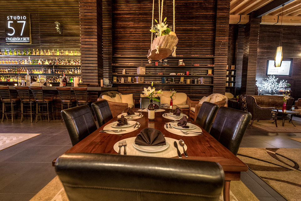 Mesa en Studio 57